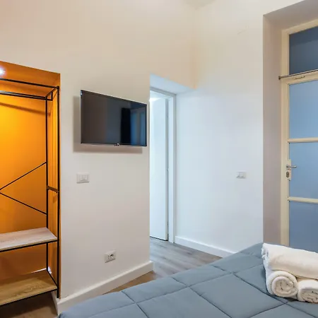 Lioy 25 By Napoliapartments 게스트하우스 3*