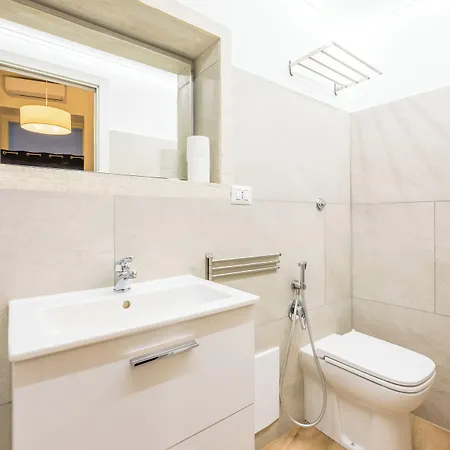 Lioy 25 By Napoliapartments 3*