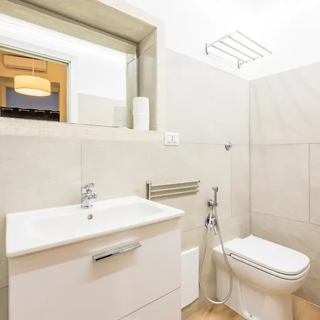 Pensión Lioy 25 By Napoliapartments *