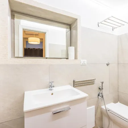 Lioy 25 By Napoliapartments Pensión *
